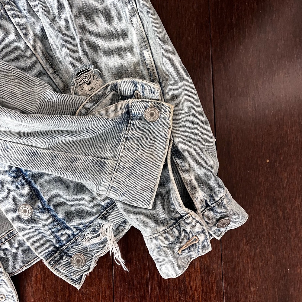 Old Navy Light Blue Denim Jacket - Picture 4 of 4